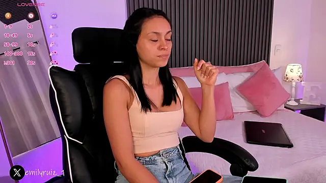 emilyruiz1 online show from March 21, 9:23 pm