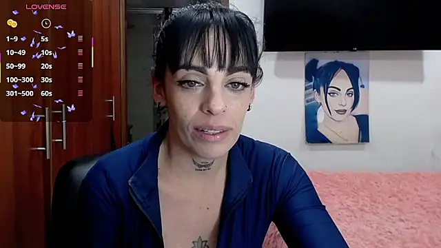 violett honney online show from November 28, 5:10 am