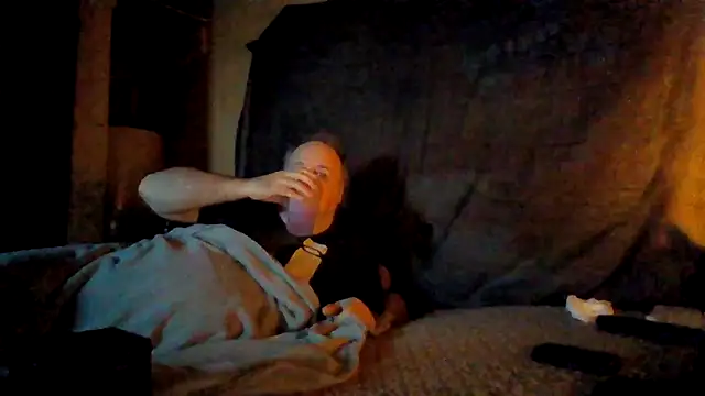 Nightshade7712 online show from November 6, 9:48 pm