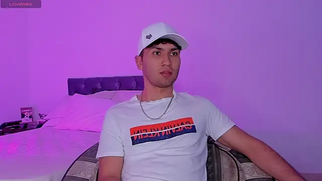 Valerio James7 online show from January 9, 11:34 pm