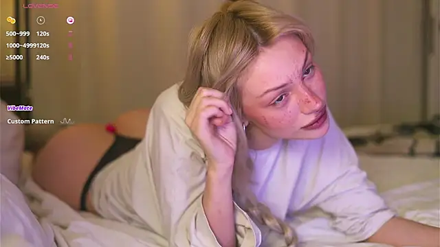 Snapshot of BabeHolly chatting on October 26, 10:04 pm BabeHolly online show from October 26, 10:04 pm