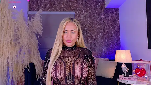 Snapshot of Celestemilan chatting on August 7, 8:22 pm Celestemilan online show from August 7, 8:22 pm