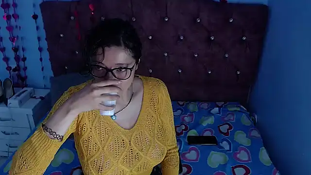 Snapshot of lunazulsj chatting on February 11, 1:20 pm lunazulsj online show from February 11, 1:20 pm