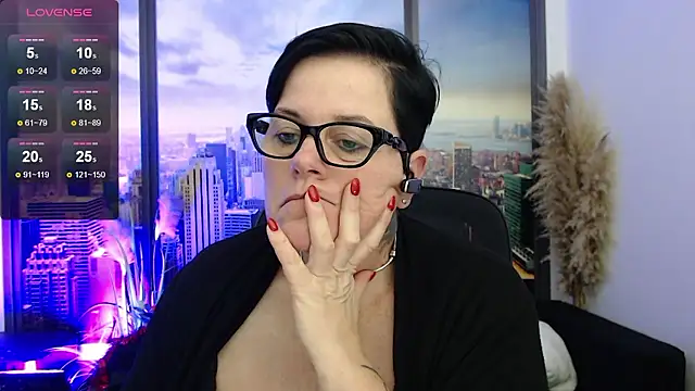 Snapshot of ninarandmann chatting on December 7, 7:21 pm ninarandmann online show from December 7, 7:21 pm
