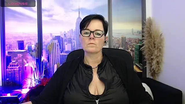 Snapshot of ninarandmann chatting on December 8, 3:45 pm ninarandmann online show from December 8, 3:45 pm