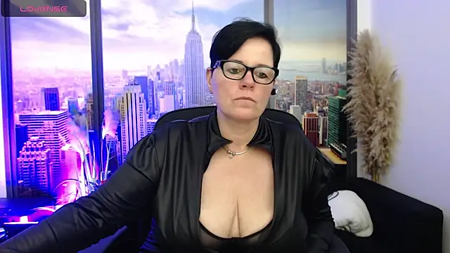 Snapshot of ninarandmann chatting on December 11, 8:18 pm ninarandmann online show from December 11, 8:18 pm