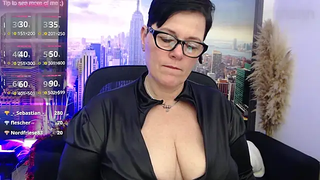 Snapshot of ninarandmann chatting on January 3, 8:22 pm ninarandmann online show from January 3, 8:22 pm