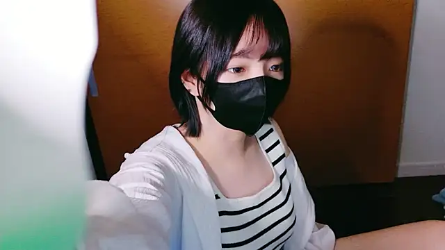 Snapshot of ranran_ch chatting on June 13, 12:30 am ranran ch online show from June 13, 12:30 am