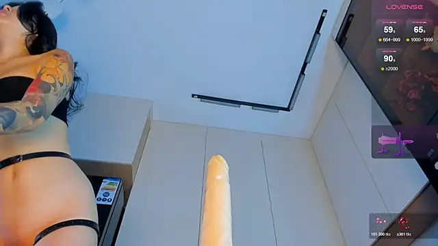 maakimo online show from November 18, 5:45 am