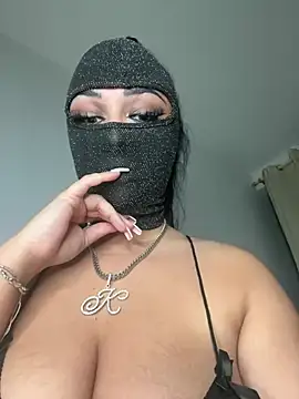 Snapshot of kamila_french chatting on March 20, 10:51 pm kamila french online show from March 20, 10:51 pm