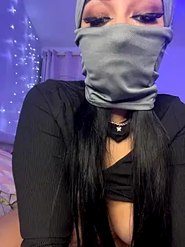 Snapshot of kamila_french chatting on November 12, 12:11 am kamila french online show from November 12, 12:11 am