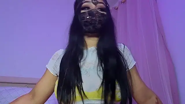 Snapshot of kamila_french chatting on May 6, 9:09 pm kamila french online show from May 6, 9:09 pm