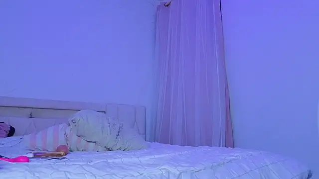 Snapshot of kamila_french chatting on June 1, 9:27 pm kamila french online show from June 1, 9:27 pm