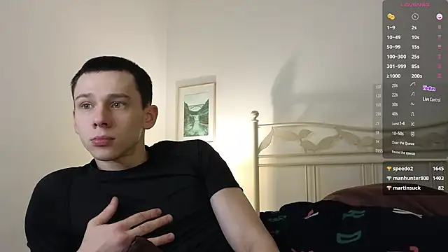 Snapshot of R1mmo__ chatting on December 20, 3:21 pm R1mmo   online show from December 20, 3:21 pm