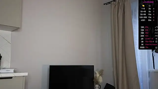 Snapshot of R1mmo__ chatting on September 12, 4:18 pm R1mmo   online show from September 12, 4:18 pm