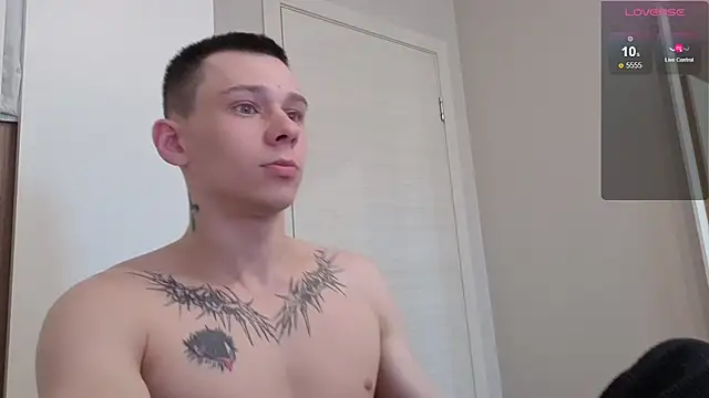 Snapshot of R1mmo__ chatting on October 1, 12:00 pm R1mmo   online show from October 1, 12:00 pm