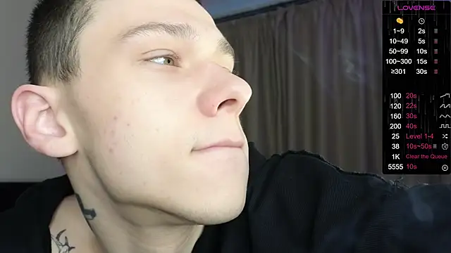 Snapshot of R1mmo__ chatting on October 11, 7:18 am R1mmo   online show from October 11, 7:18 am