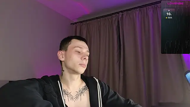 Snapshot of R1mmo__ chatting on October 12, 7:46 pm R1mmo   online show from October 12, 7:46 pm