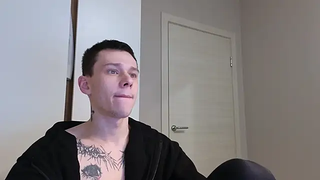 Snapshot of R1mmo__ chatting on October 24, 7:21 pm R1mmo   online show from October 24, 7:21 pm