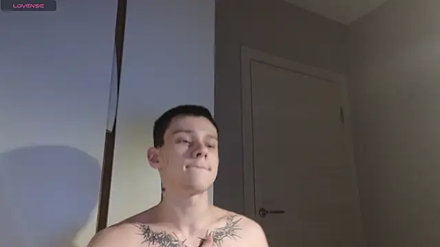 Snapshot of R1mmo__ chatting on October 26, 6:58 pm R1mmo   online show from October 26, 6:58 pm