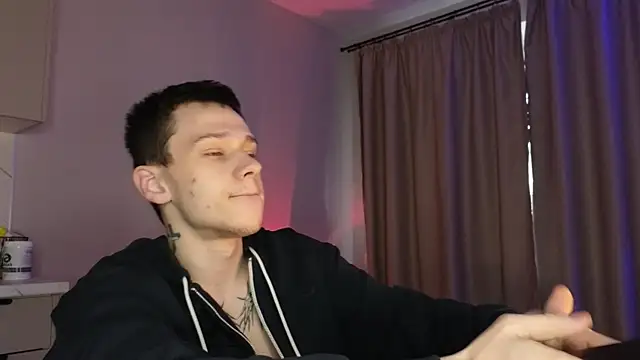 Snapshot of R1mmo__ chatting on October 30, 11:44 am R1mmo   online show from October 30, 11:44 am