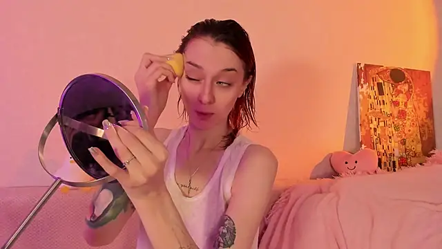 Snapshot of CrystalRey chatting on February 4, 5:21 am CrystalRey online show from February 4, 5:21 am