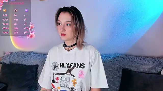 Snapshot of CrystalRey chatting on October 9, 6:44 am CrystalRey online show from October 9, 6:44 am