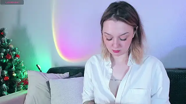 Snapshot of CrystalRey chatting on December 22, 3:47 am CrystalRey online show from December 22, 3:47 am