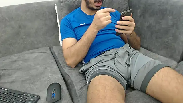 Snapshot of Naughtb0y chatting on January 4, 4:32 pm Naughtb0y online show from January 4, 4:32 pm