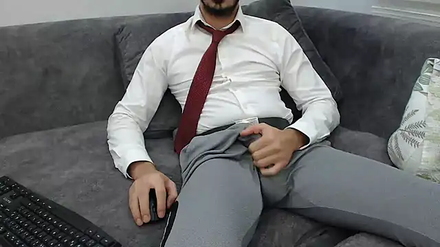 Snapshot of Naughtb0y chatting on November 16, 9:42 pm Naughtb0y online show from November 16, 9:42 pm