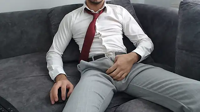 Snapshot of Naughtb0y chatting on November 28, 9:34 am Naughtb0y online show from November 28, 9:34 am