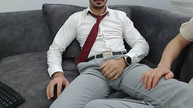 Snapshot of Naughtb0y chatting on December 14, 9:36 am Naughtb0y online show from December 14, 9:36 am