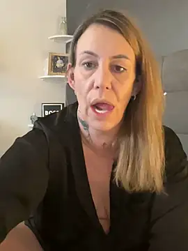 Snapshot of blondebitch2 chatting on February 10, 1:11 pm blondebitch2 online show from February 10, 1:11 pm