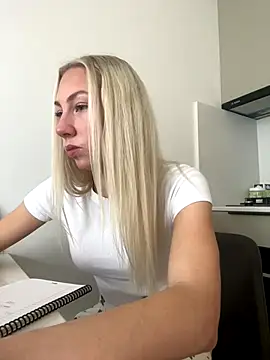 LuisaBecker online show from December 5, 10:23 am