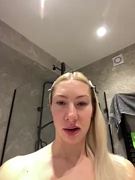 LuisaBecker online show from January 1, 9:07 am