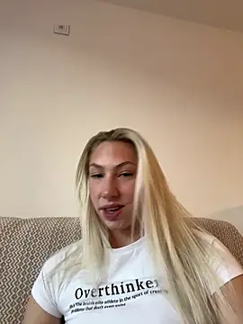 LuisaBecker online show from January 13, 1:17 pm