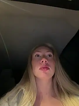 LuisaBecker online show from February 2, 8:18 pm