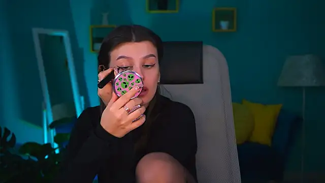 NicoleMun online show from February 7, 5:07 pm