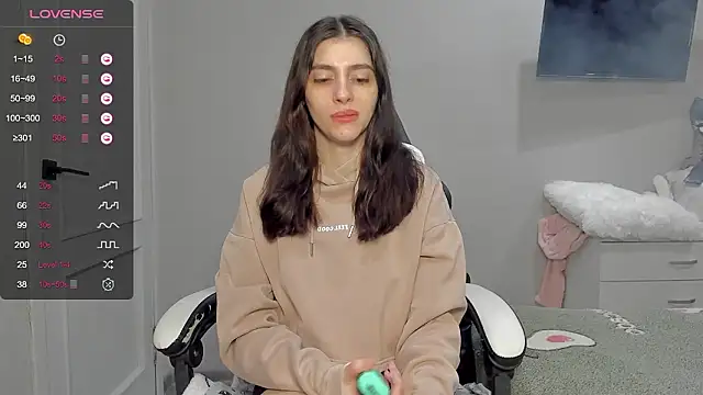 Snapshot of broosnica1 chatting on February 1, 9:08 am broosnica1 online show from February 1, 9:08 am