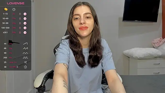 Snapshot of broosnica1 chatting on February 18, 8:21 am broosnica1 online show from February 18, 8:21 am