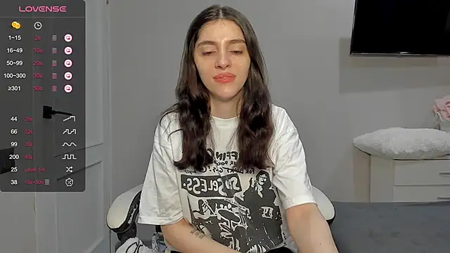 Snapshot of broosnica1 chatting on February 23, 8:01 am broosnica1 online show from February 23, 8:01 am