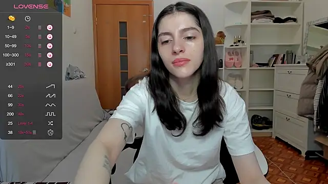 broosnica1 online show from April 25, 7:44 am