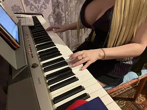 mila von tease online show from December 10, 6:28 pm