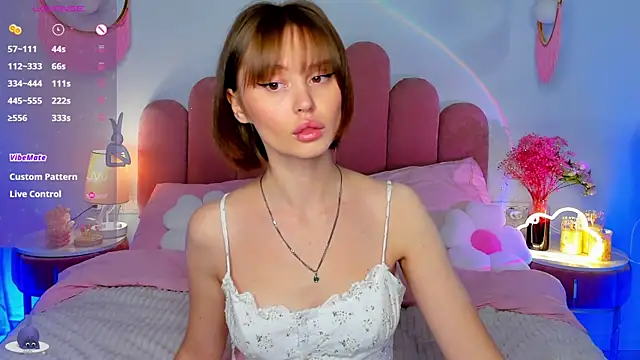 Snapshot of MaryLew chatting on October 18, 5:21 am MaryLew online show from October 18, 5:21 am