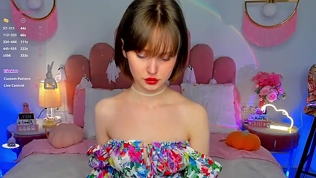 Snapshot of MaryLew chatting on October 31, 7:31 am MaryLew online show from October 31, 7:31 am