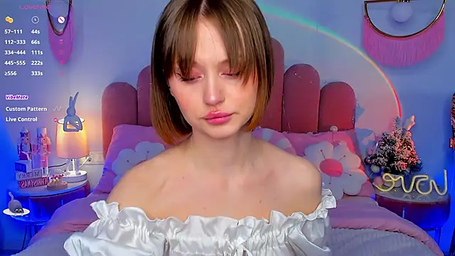 Snapshot of MaryLew chatting on December 16, 6:40 am MaryLew online show from December 16, 6:40 am