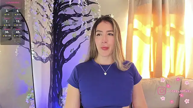  AlejaCruz  online show from May 7, 7:30 pm