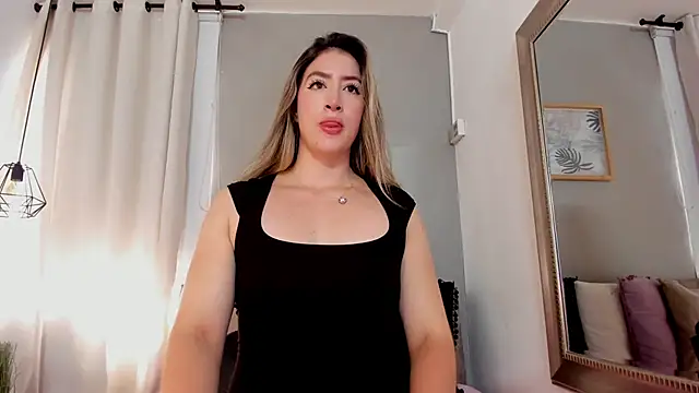  AlejaCruz  online show from May 30, 7:33 pm