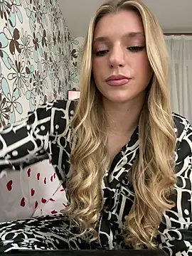 Snapshot of adel_secret chatting on May 28, 8:06 pm adel secret online show from May 28, 8:06 pm