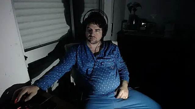 Snapshot of Kohaynewbie chatting on April 11, 11:09 pm Kohaynewbie online show from April 11, 11:09 pm